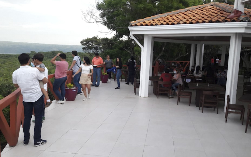 turistas-volcan-masaya